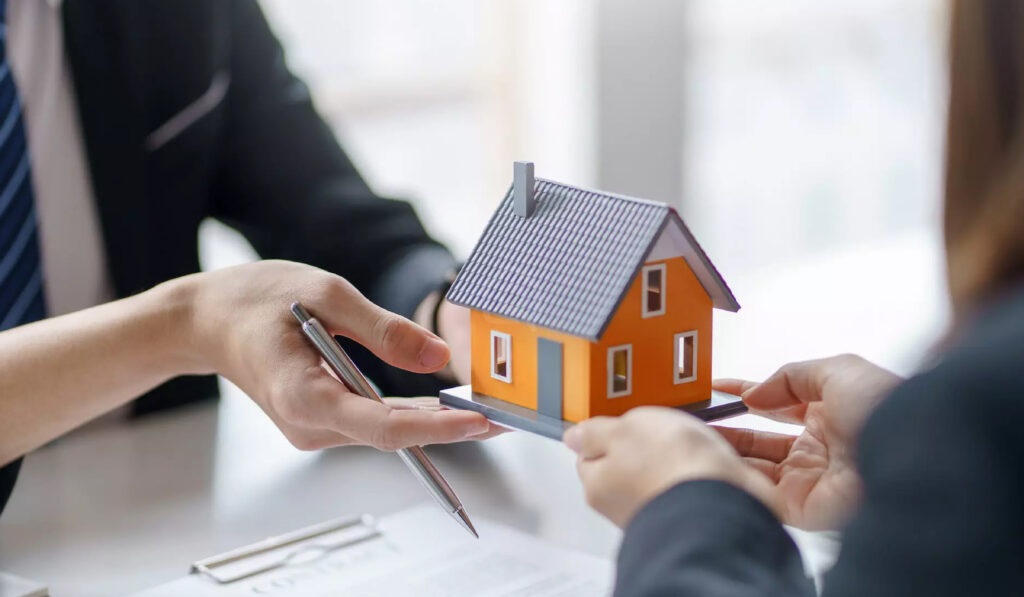The Lender’s Role in Your Home Sale: What to Expect When Selling with an Existing Mortgage